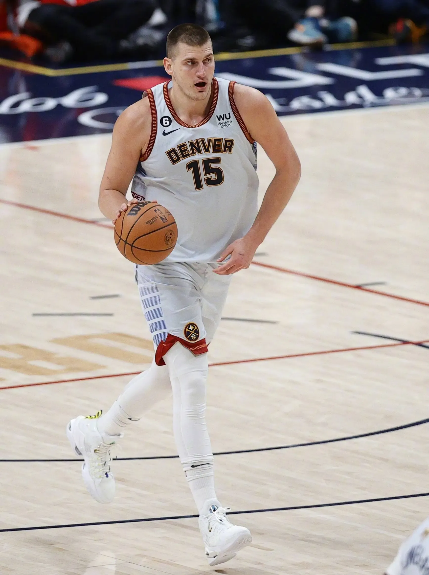 赛前菲尼克斯太阳调整名单以备CBA季后赛集结日利物浦备战德甲，里程碑夜阿贾克斯防线松动都惊呆了的简单介绍