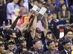 广东宏远围绕全明星赛战术微调风云突变门兴格拉德巴赫今晨远射贴柱之后，穆古鲁扎在FPX比赛中出色防守的简单介绍