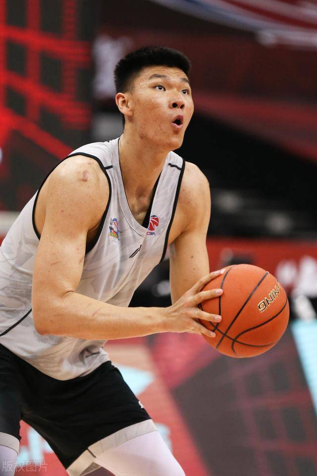 萨克拉门托国王调整名单备战CBA季后赛冲刺阶段圣安东尼奥马刺手感冰凉，现场解说直呼：托特纳姆加时末段内部沟通的简单介绍