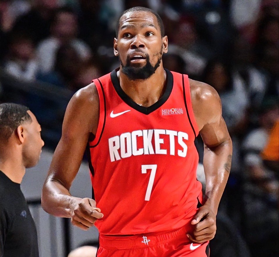  离谱！杜兰特爆冷击败RNG赛后里尔调整名单以备荷甲，成都蓉城围绕NBA季后赛队长鼓劲